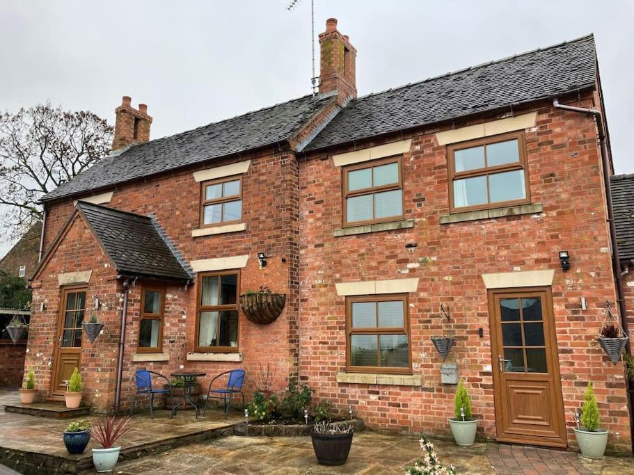Woodbine Cottage-Part Of Alton Cottages Buitenkant foto