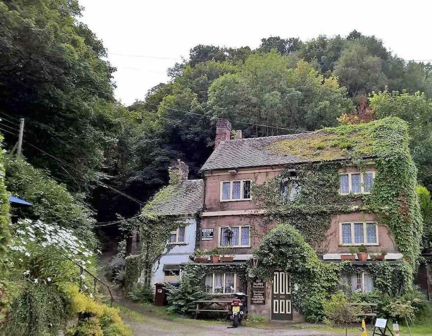Woodbine Cottage-Part Of Alton Cottages Buitenkant foto